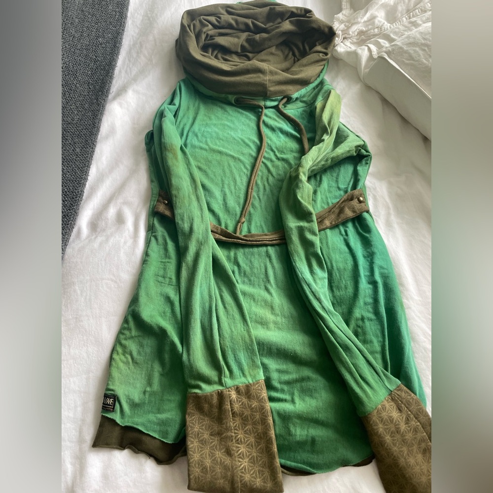 Sew Much Love green tunic cowl hoodie top medium - Picture 2 of 4